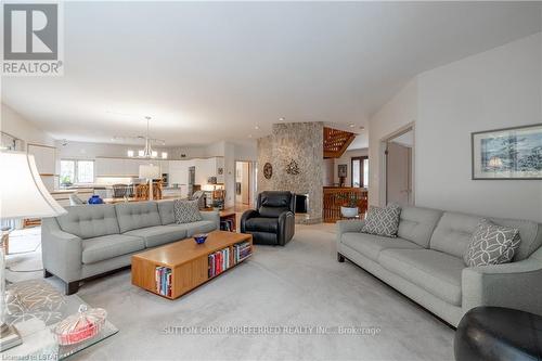 54 Mill Court, Thames Centre, ON - Indoor Photo Showing Living Room