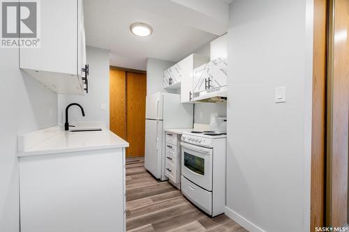 105 55 Alport Crescent, Regina, SK - Indoor Photo Showing Kitchen
