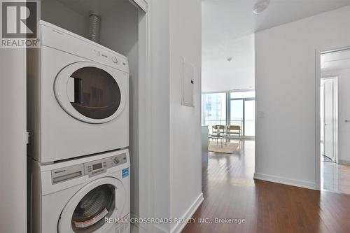 4103 - 12 York Street, Toronto, ON - Indoor Photo Showing Laundry Room