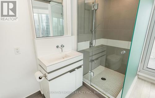 3812 - 197 Yonge Street S, Toronto, ON - Indoor Photo Showing Bathroom