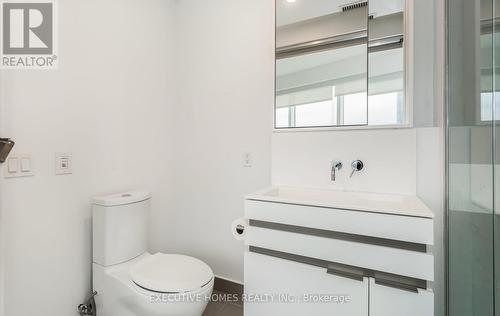 3812 - 197 Yonge Street S, Toronto, ON - Indoor Photo Showing Bathroom