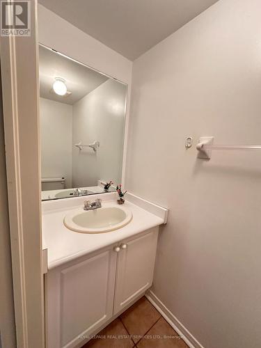 8 Ellesmere Street, Richmond Hill, ON - Indoor Photo Showing Bathroom
