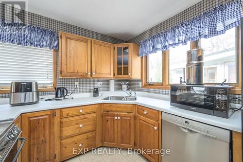 38814 Talbot Line, Southwold, ON - Indoor Photo Showing Kitchen