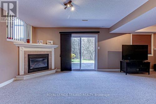 29 Havenridge Crt, St. Thomas, ON - Indoor Photo Showing Living Room With Fireplace