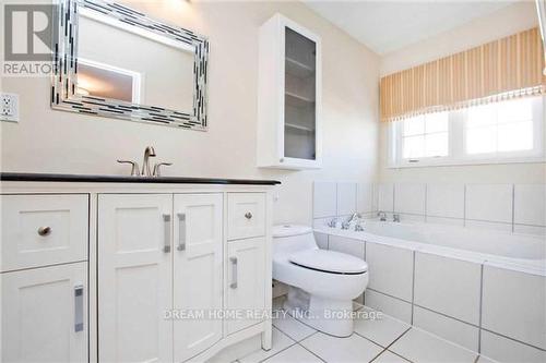 39 Goldlist Dr, Richmond Hill, ON - Indoor Photo Showing Bathroom