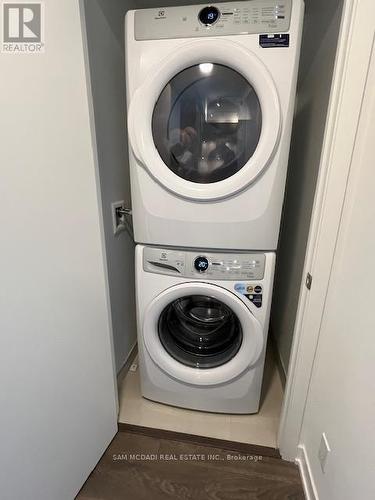 #1525 -7950 Bathurst St, Vaughan, ON - Indoor Photo Showing Laundry Room