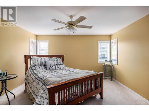 725 Fuller Avenue, Kelowna, BC - Indoor Photo Showing Bedroom