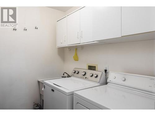 725 Fuller Avenue, Kelowna, BC - Indoor Photo Showing Laundry Room