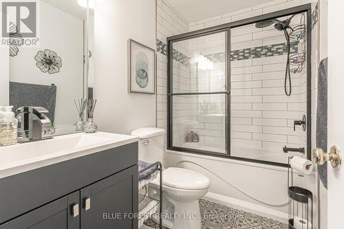 226 Portsmouth Cres E, London, ON - Indoor Photo Showing Bathroom