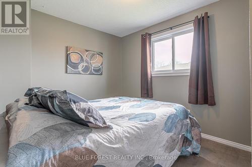 226 Portsmouth Cres E, London, ON - Indoor Photo Showing Bedroom