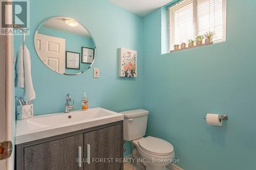 226 Portsmouth Cres E, London, ON - Indoor Photo Showing Bathroom