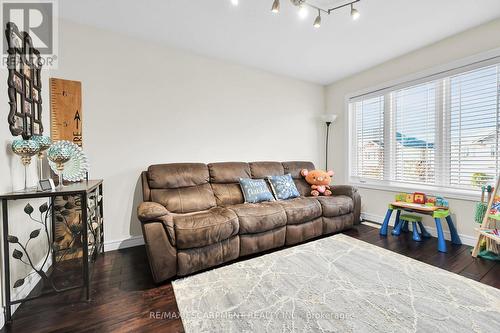 43 Viking Drive, Hamilton, ON - Indoor Photo Showing Living Room