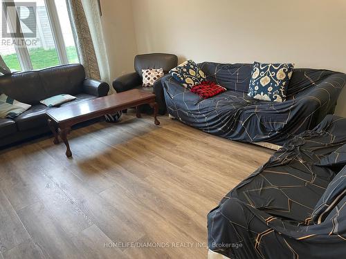 131 Bur Oak Drive, Thorold, ON - Indoor Photo Showing Living Room