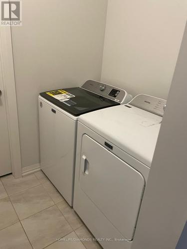 131 Bur Oak Drive, Thorold, ON - Indoor Photo Showing Laundry Room