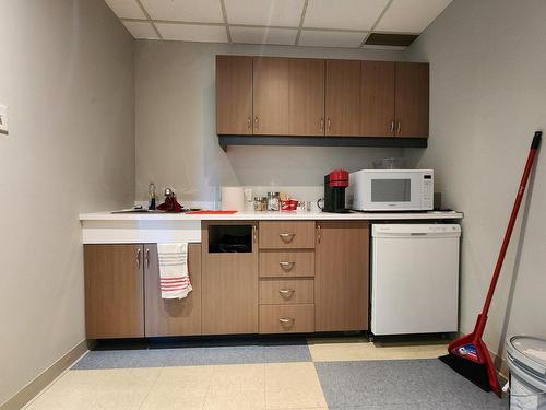Coin-repas - 3304 Av. Francis-Hughes, Laval (Chomedey), QC - Indoor Photo Showing Laundry Room
