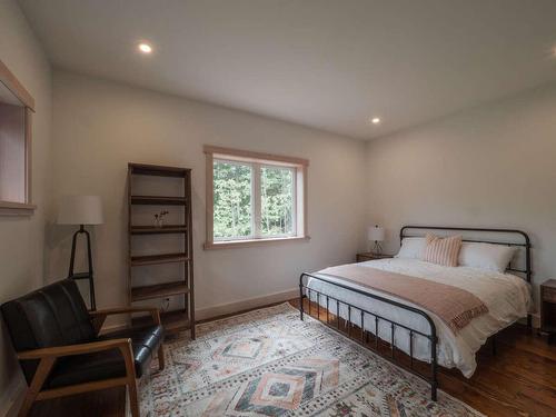 23 Birchgrove Bend, Kaslo, BC - Indoor Photo Showing Bedroom