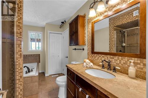 16538 Myers Road, Lunenburg, ON - Indoor Photo Showing Bathroom