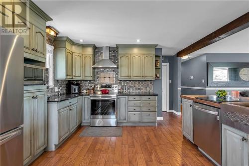16538 Myers Road, Lunenburg, ON - Indoor Photo Showing Kitchen With Upgraded Kitchen