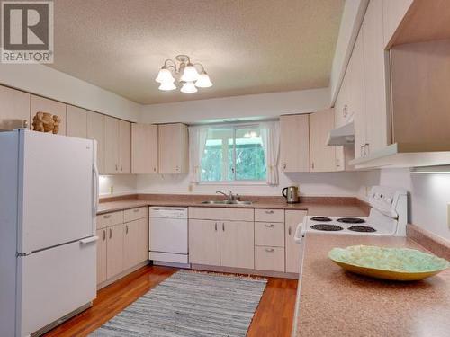 2241 Roberts Road, Powell River, BC - Indoor Photo Showing Kitchen With Double Sink