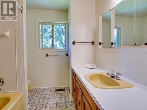 2241 Roberts Road, Powell River, BC - Indoor Photo Showing Bathroom