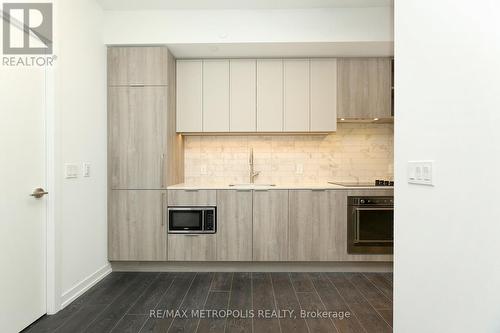 518 - 2020 Bathurst Street, Toronto, ON - Indoor Photo Showing Kitchen