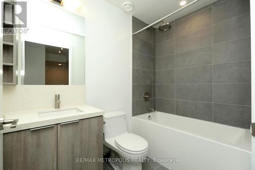 518 - 2020 Bathurst Street, Toronto, ON - Indoor Photo Showing Bathroom