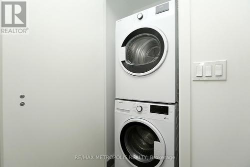 518 - 2020 Bathurst Street, Toronto, ON - Indoor Photo Showing Laundry Room