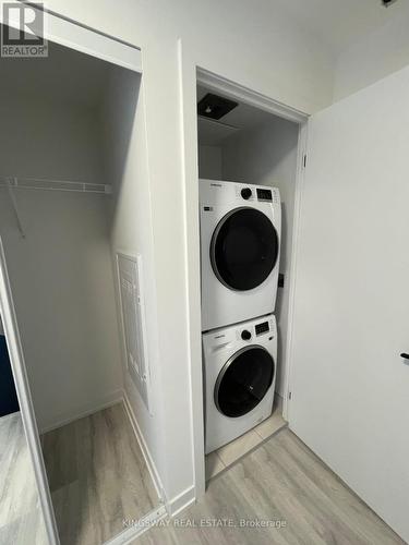 Ph03 - 2 Augusta Avenue, Toronto, ON - Indoor Photo Showing Laundry Room
