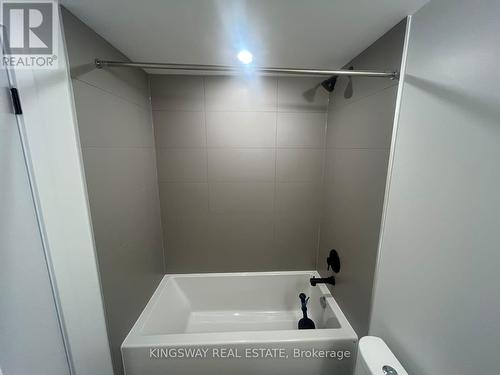 Ph03 - 2 Augusta Avenue, Toronto, ON - Indoor Photo Showing Bathroom