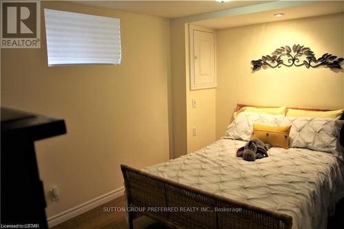 360 Oakland Avenue, London, ON - Indoor Photo Showing Bedroom