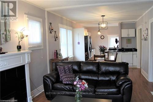 360 Oakland Avenue, London, ON - Indoor Photo Showing Living Room
