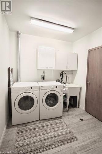421 - 421 Wilkins Street, London, ON - Indoor Photo Showing Laundry Room