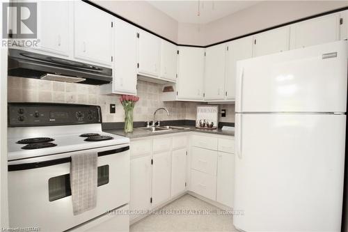 421 - 421 Wilkins Street, London, ON - Indoor Photo Showing Kitchen With Double Sink