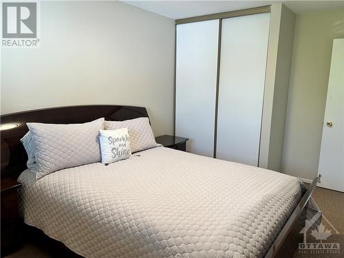 6417 Loire Drive, Ottawa, ON - Indoor Photo Showing Bedroom