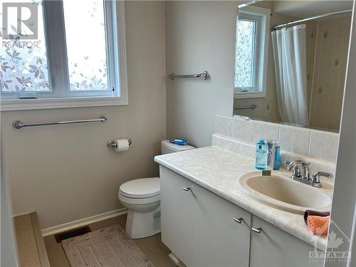 6417 Loire Drive, Ottawa, ON - Indoor Photo Showing Bathroom