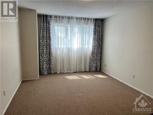 6417 Loire Drive, Ottawa, ON - Indoor Photo Showing Other Room