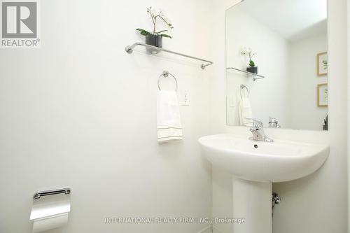 2402 Chevron Prince Path, Oshawa, ON - Indoor Photo Showing Bathroom