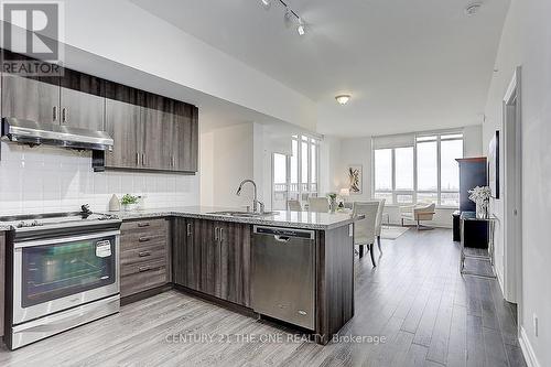 1707 - 38 Cedarland Drive, Markham, ON - Indoor Photo Showing Kitchen With Upgraded Kitchen