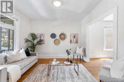 7 Grafton Avenue, Toronto, ON - Indoor Photo Showing Living Room