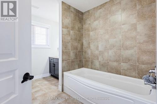 80 Taylor Drive, East Luther Grand Valley, ON - Indoor Photo Showing Bathroom