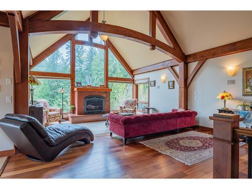 817 White Tail Drive, Rossland, BC - Indoor Photo Showing Living Room With Fireplace
