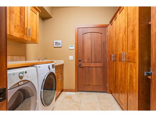 817 White Tail Drive, Rossland, BC - Indoor Photo Showing Laundry Room