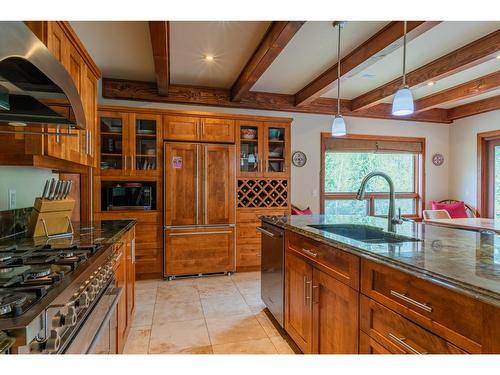 817 White Tail Drive, Rossland, BC - Indoor Photo Showing Kitchen