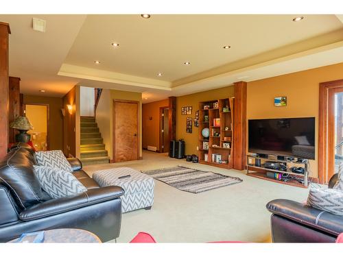817 White Tail Drive, Rossland, BC - Indoor Photo Showing Living Room