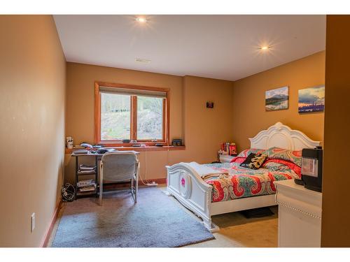 817 White Tail Drive, Rossland, BC - Indoor Photo Showing Bedroom
