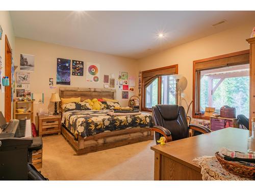 817 White Tail Drive, Rossland, BC - Indoor Photo Showing Bedroom