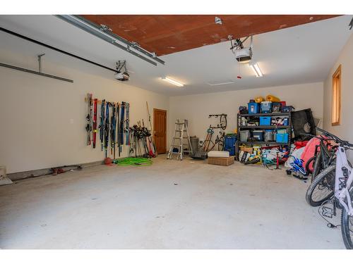 817 White Tail Drive, Rossland, BC - Indoor Photo Showing Garage