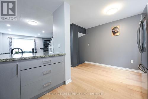 22 - 4950 Rathkeale Road, Mississauga, ON - Indoor Photo Showing Kitchen