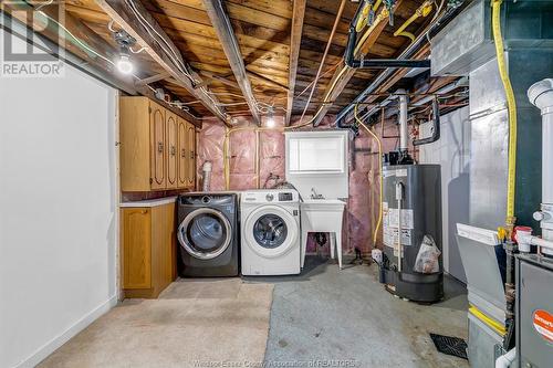 450 Clinton, Windsor, ON - Indoor Photo Showing Laundry Room