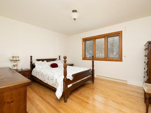 Chambre Ã  coucher principale - 40 Rue Sunny Acres, Baie-D'Urfé, QC - Indoor Photo Showing Bedroom